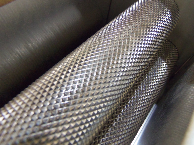 File:Knurled-rollers.jpg